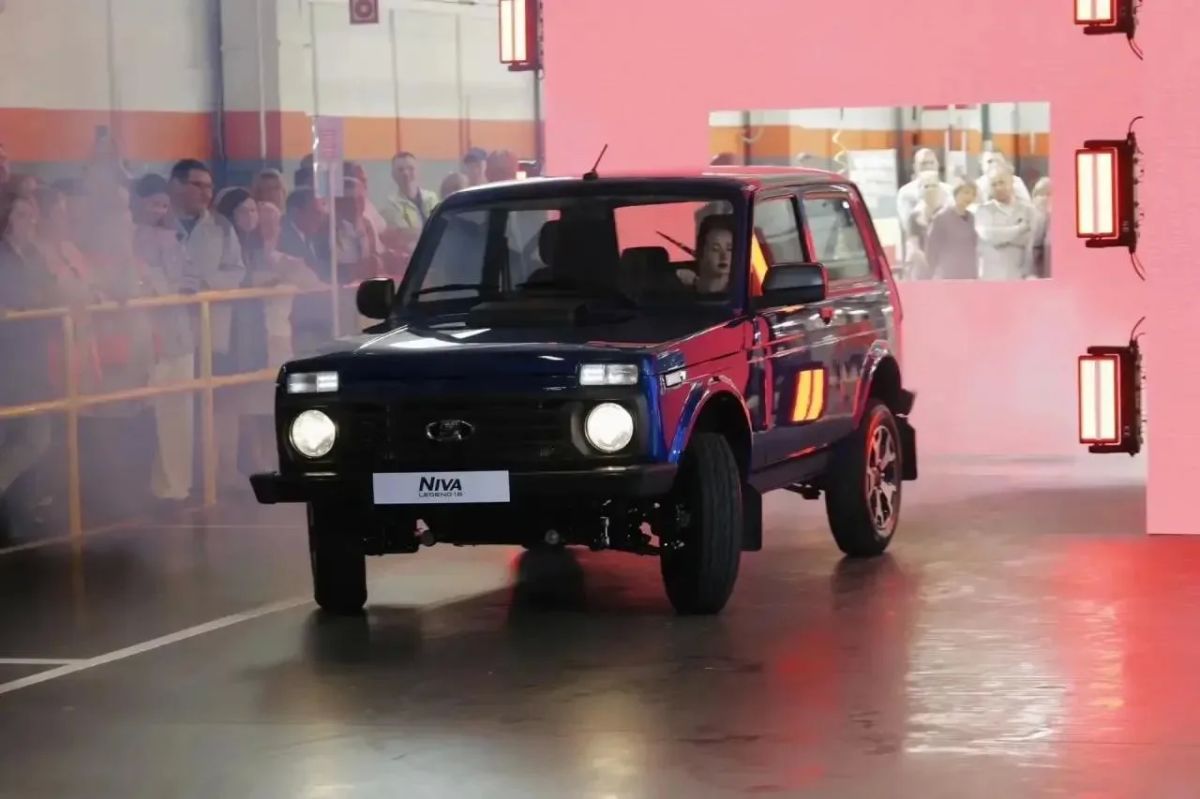 Игорь Комаров поздравил коллектив АвтоВАЗа с 60-летием предприятия Игорь Комаров поздравил коллектив АвтоВАЗа с 60-летием предприятия