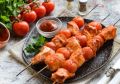 Нежные шашлычки из индейки с помидорами черри, запечённые в духовке