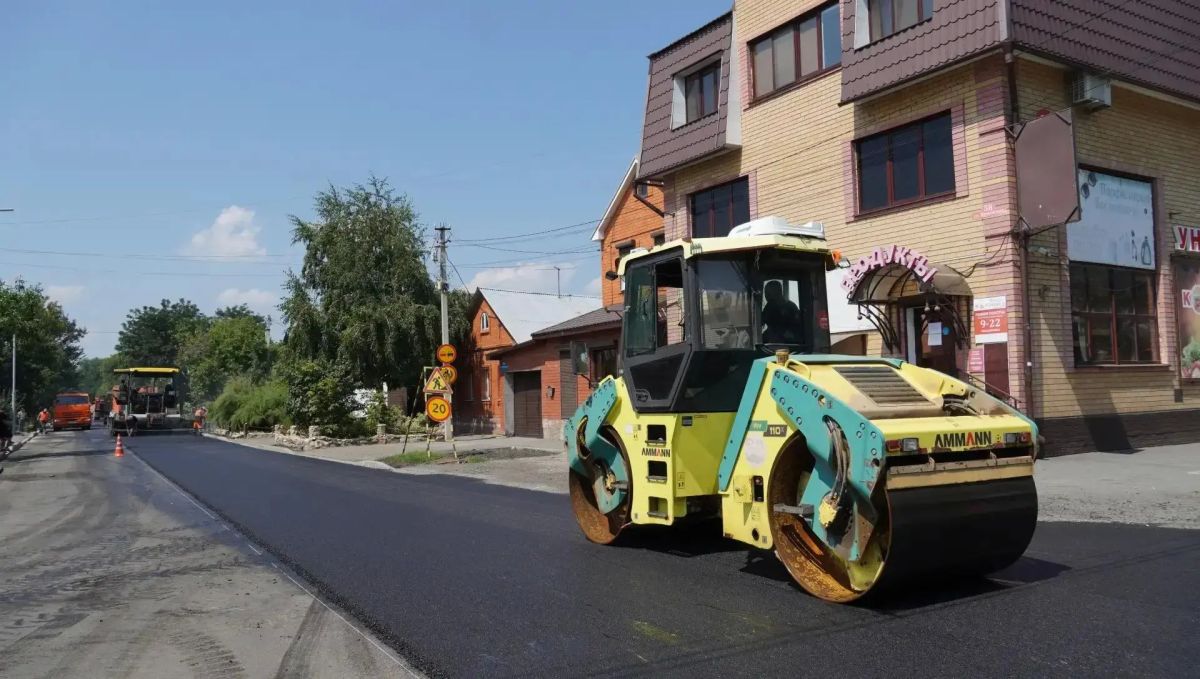 На улице Немовской в Оренбурге начали укладывать асфальт На улице Немовской в Оренбурге начали укладывать асфальт