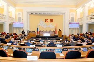 Новые законы: что реально меняет жизнь уже с сентября?
