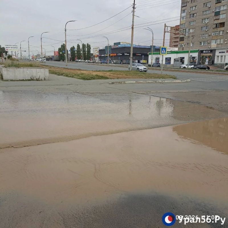 В Орске затопило остановку «Улица Сорокина» В Орске затопило остановку «Улица Сорокина»