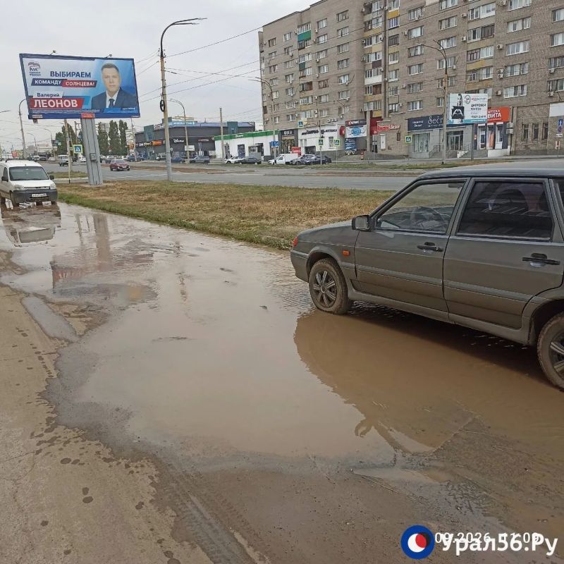 В Орске затопило остановку «Улица Сорокина» В Орске затопило остановку «Улица Сорокина»