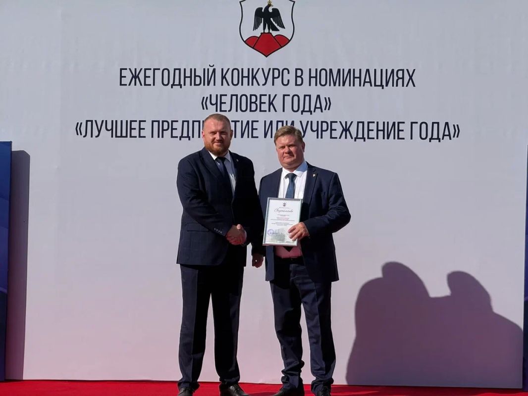 В Орске открыли городскую Доску Почета В Орске открыли городскую Доску Почета