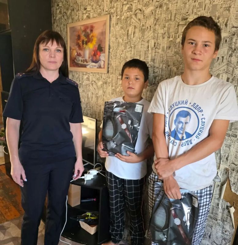 Полицейские Оренбургской области поддержали школьников в рамках акции «Помоги пойти учиться» Полицейские Оренбургской области поддержали школьников в рамках акции «Помоги пойти учиться»