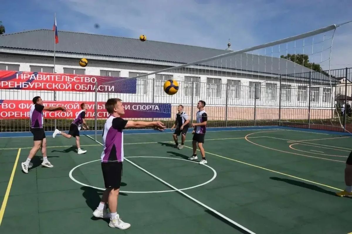 В Шарлыке появилась умная спортплощадка В Шарлыке появилась умная спортплощадка