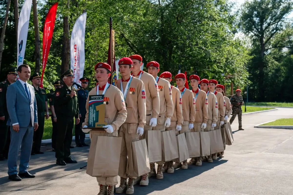Юнармейцы из ЗАТО Комаровский борются за победу в финале Всероссийской игры «Зарница 2.0» Юнармейцы из ЗАТО Комаровский борются за победу в финале Всероссийской игры «Зарница 2.0»