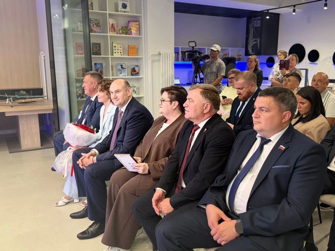 В Орске открылась библиотека «Воздух» В Орске открылась библиотека «Воздух»