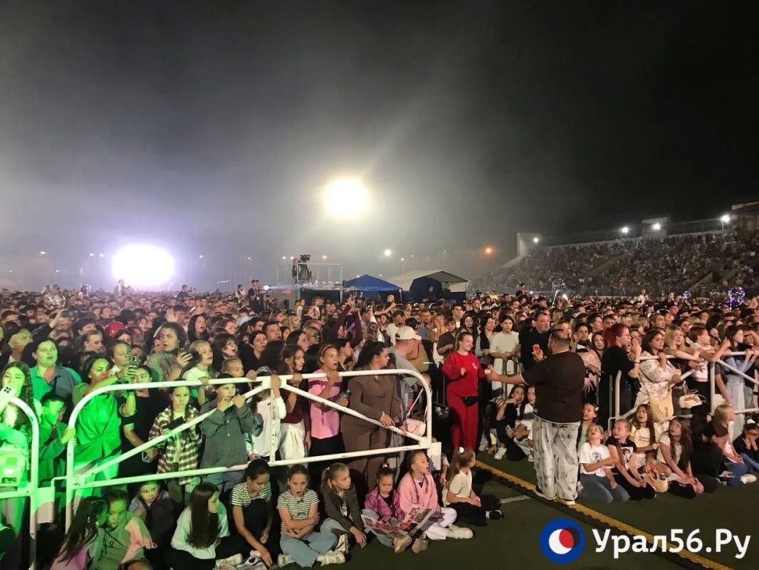 И еще немного кадров с праздничного концерта на День города в Орске И еще немного кадров с праздничного концерта на День города в Орске