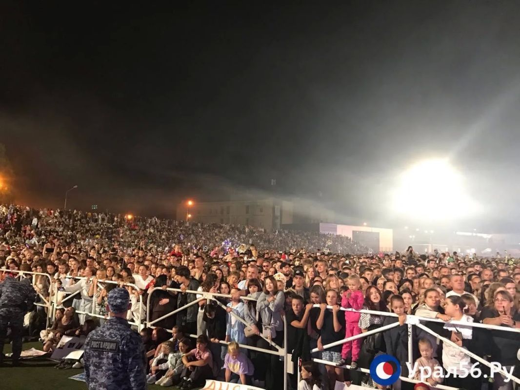 И еще немного кадров с праздничного концерта на День города в Орске И еще немного кадров с праздничного концерта на День города в Орске