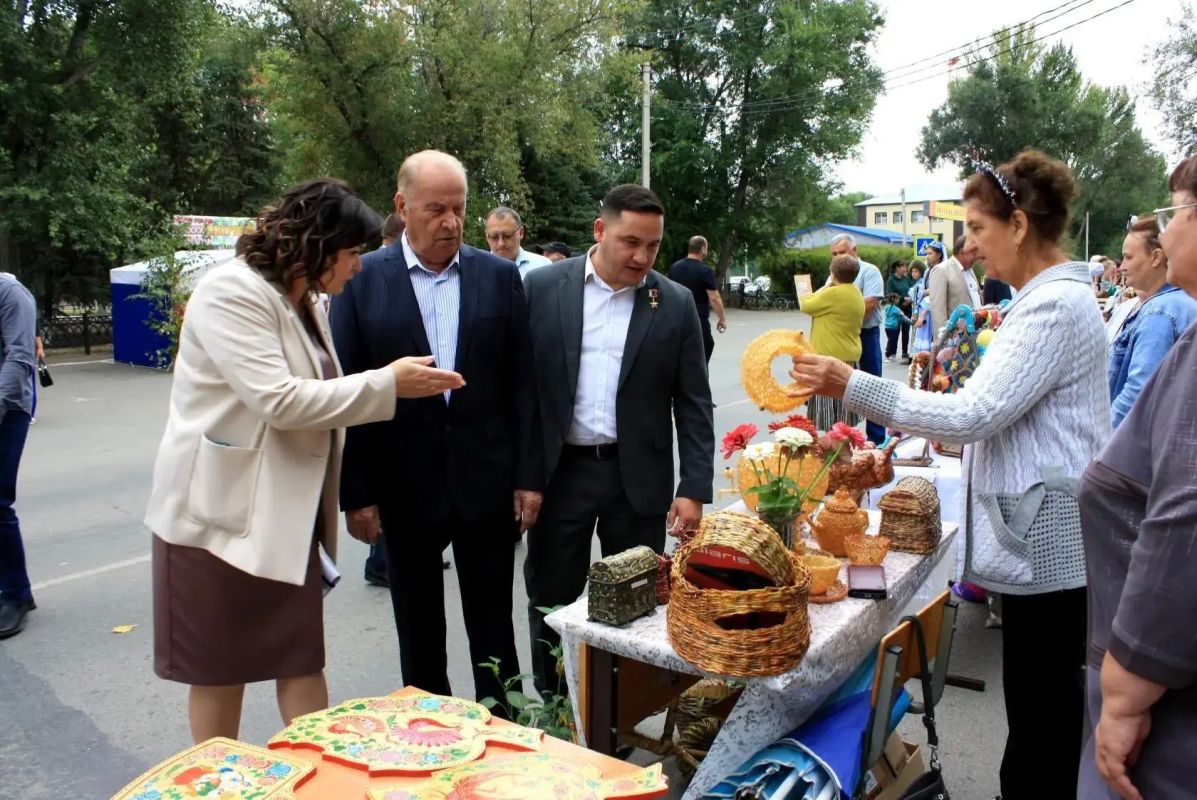 В посёлке Новосергиевка ярко и масштабно прошел областной фестиваль мордовской культуры «Шумбрат» В посёлке Новосергиевка ярко и масштабно прошел областной фестиваль мордовской культуры «Шумбрат»