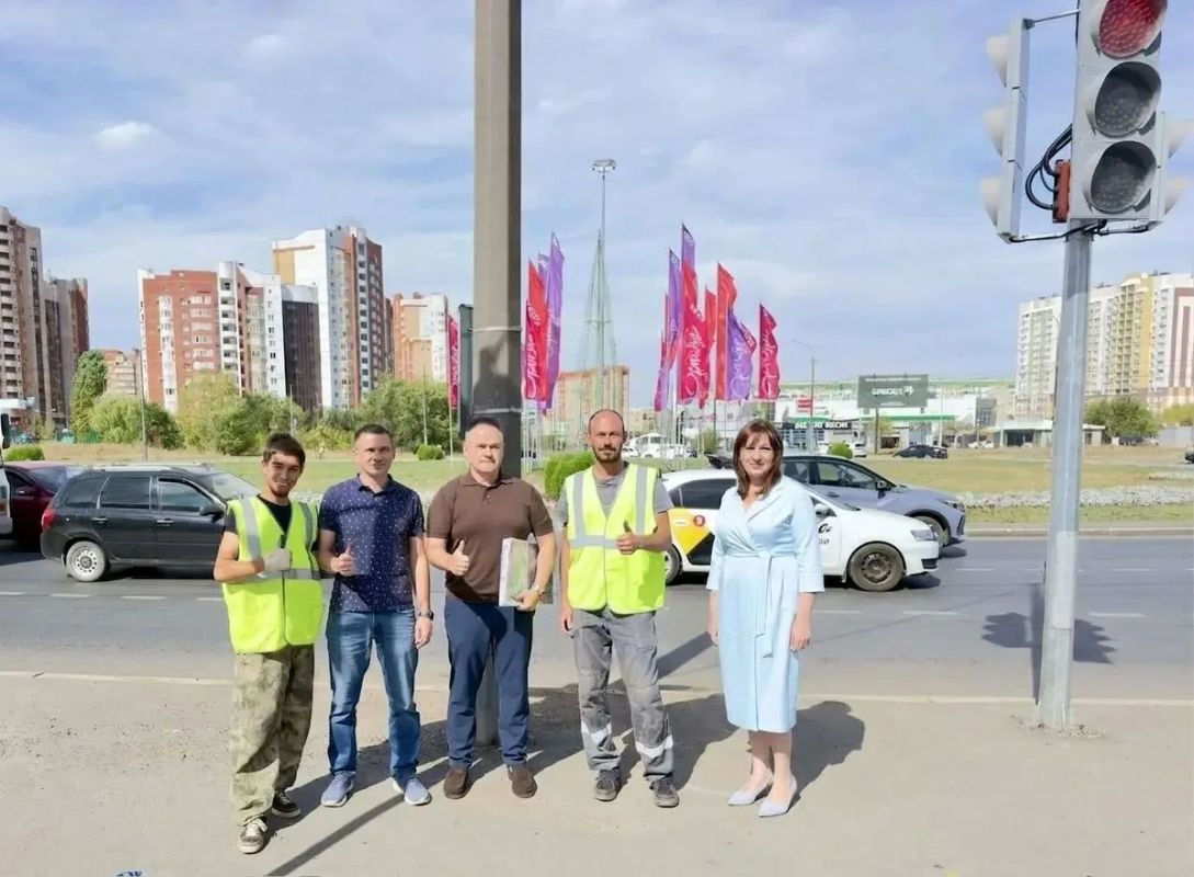 В Оренбурге на пересечении ул. Салмышской и проезда Северного заработали новые светофоры В Оренбурге на пересечении ул. Салмышской и проезда Северного заработали новые светофоры