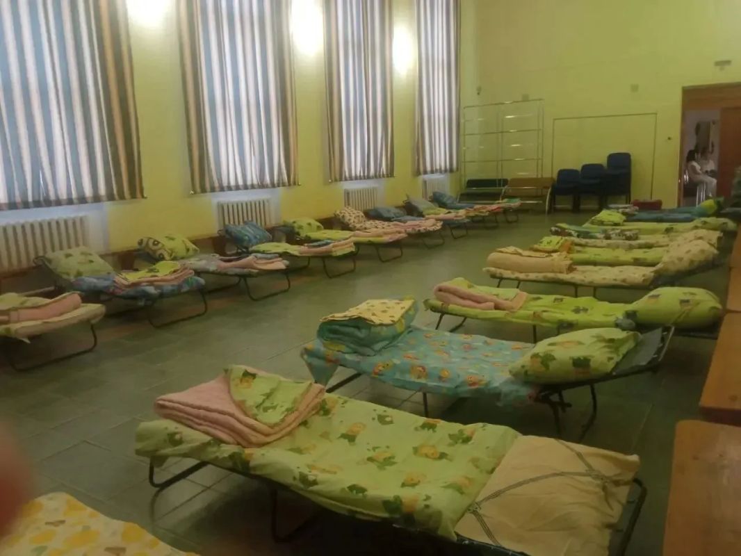 В Беляевке развернули пункты временного размещения на 70 мест В Беляевке развернули пункты временного размещения на 70 мест