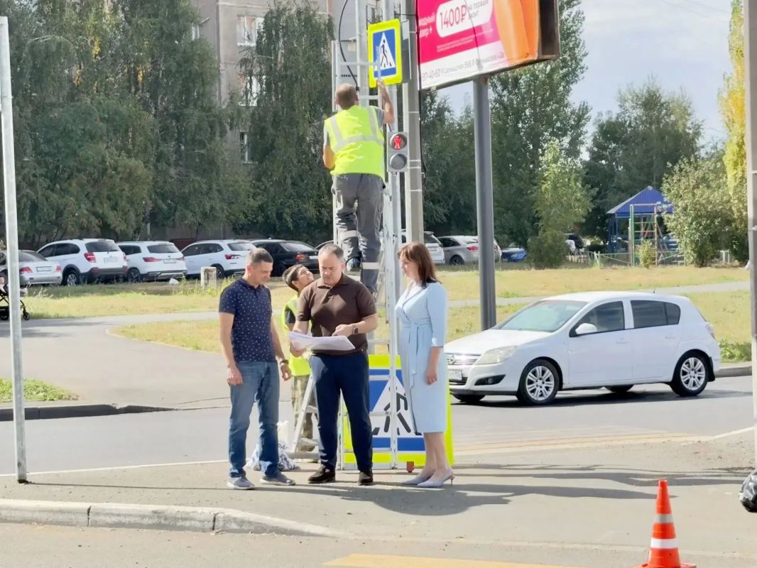 В Оренбурге на пересечении ул. Салмышской и проезда Северного заработали новые светофоры В Оренбурге на пересечении ул. Салмышской и проезда Северного заработали новые светофоры