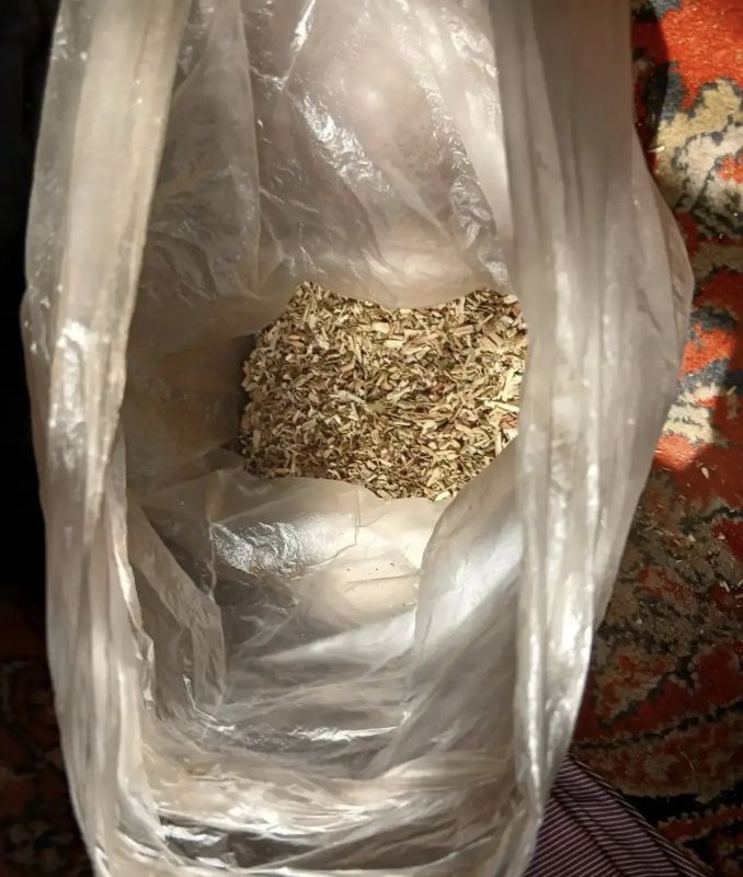 Полицейским Шарлыка задержан подозреваемый в незаконном обороте наркотических средств Полицейским Шарлыка задержан подозреваемый в незаконном обороте наркотических средств