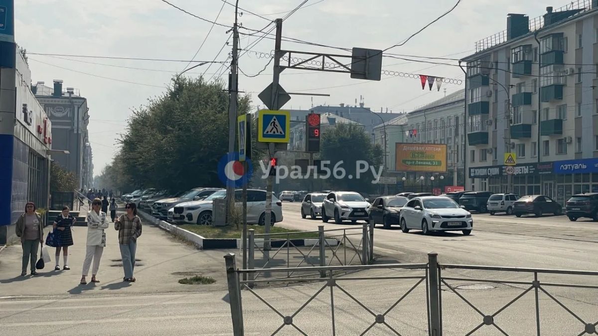 Орск накрыло плотным смогом и сильным запахом гари от масштабных ландшафтных пожаров Орск накрыло плотным смогом и сильным запахом гари от масштабных ландшафтных пожаров