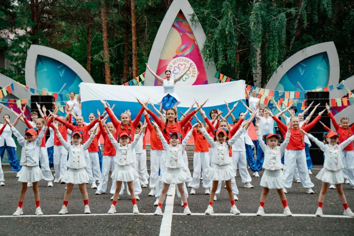 Более 200 детей из интернатов Оренбуржья собрались на фестивале «Тепло детских сердец» Более 200 детей из интернатов Оренбуржья собрались на фестивале «Тепло детских сердец»