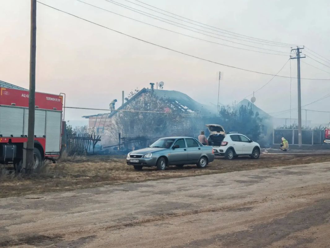 Полицейские помогли жителям Кваркенского района во время пожара Полицейские помогли жителям Кваркенского района во время пожара