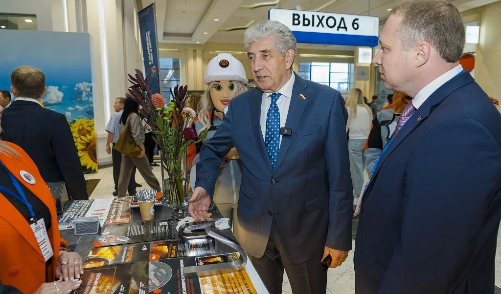 Более 200 экспертов, 75 компаний и иностранные гости: В Оренбурге проходит экономический форум «Развиваем Оренбуржье вместе!»