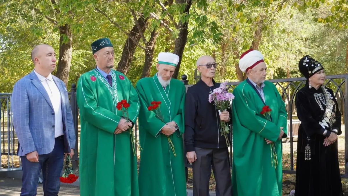 Памятный камень красногвардейцаммусульманам вернулся на историческое место в Оренбурге Памятный камень красногвардейцаммусульманам вернулся на историческое место в Оренбурге