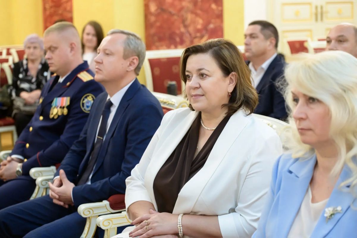 Марине Ильиной и Александру Гоношилкину объявлена благодарность Президента России Марине Ильиной и Александру Гоношилкину объявлена благодарность Президента России