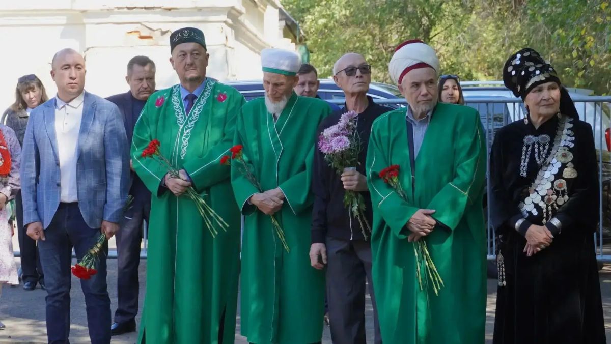 Памятный камень красногвардейцаммусульманам вернулся на историческое место в Оренбурге Памятный камень красногвардейцаммусульманам вернулся на историческое место в Оренбурге