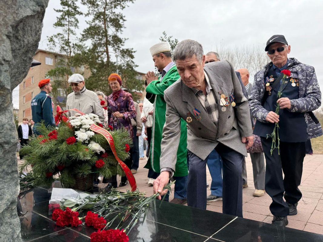 Орчане отдали дань уважения ликвидаторам и почтили память жертв радиационных катастроф: 14 сентября исполнилось 72 года со дня Тоцких учений Орчане отдали дань уважения ликвидаторам и почтили память жертв радиационных катастроф: 14 сентября исполнилось 72 года со дня Тоцких учений
