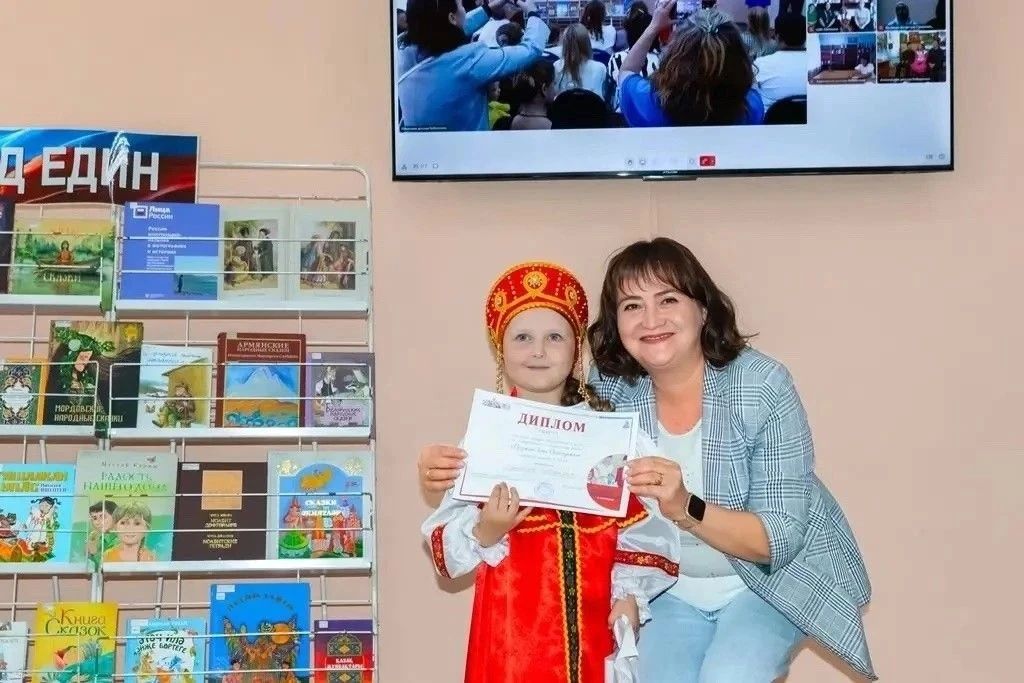 Юная жительница Оренбурга победила в областном конкурсе чтецов «Дружат дети Оренбуржья» Юная жительница Оренбурга победила в областном конкурсе чтецов «Дружат дети Оренбуржья»
