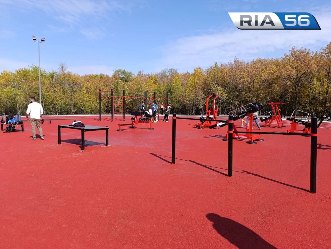 В Оренбурге открылся один из первых в России бесплатных беговых центров Сегодня в парке «Берёзка» торжественно открыли круглогодичный спортивный комплекс В Оренбурге открылся один из первых в России бесплатных беговых центров Сегодня в парке «Берёзка» торжественно открыли круглогодичный спортивный комплекс