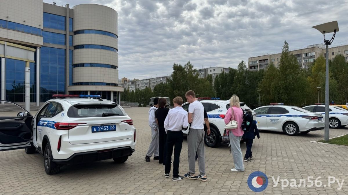 Почему у СКК «Оренбуржье» сегодня много полиции?