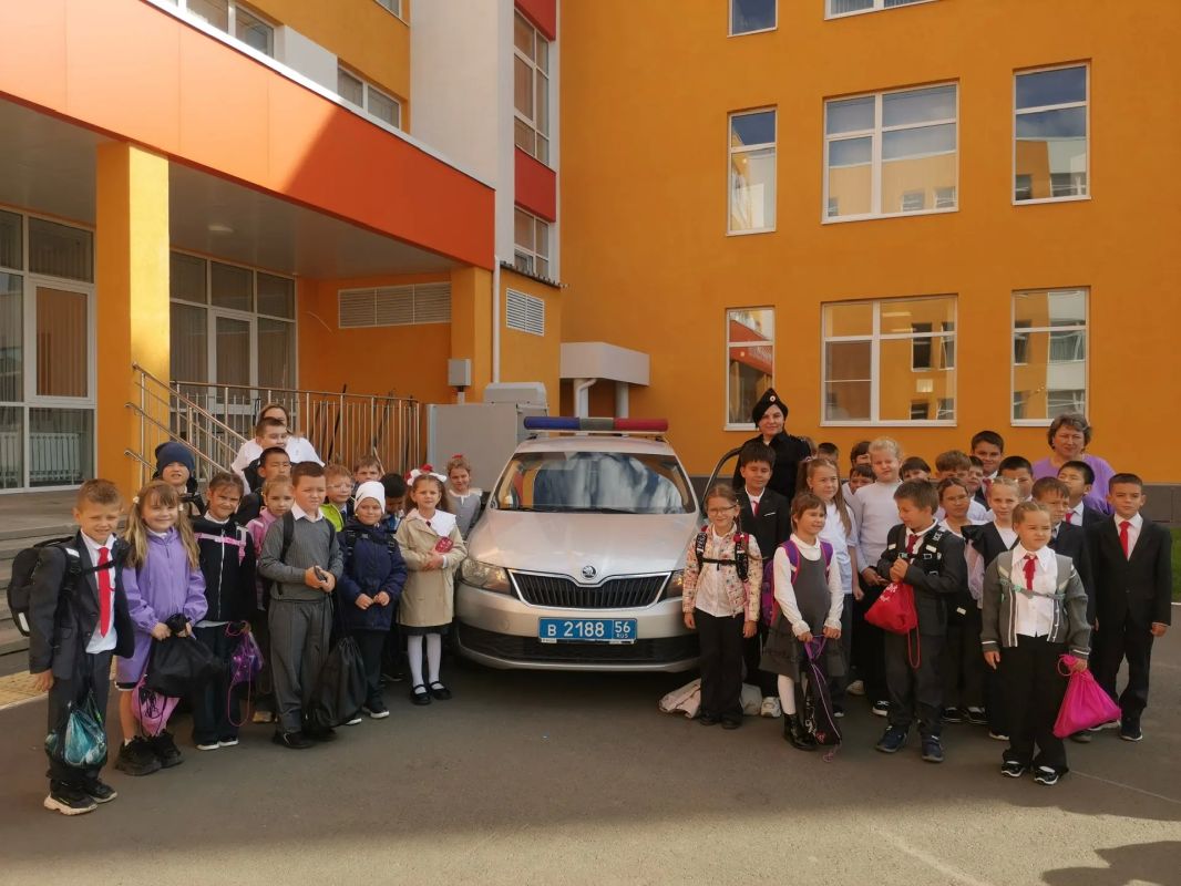 В рамках профилактического мероприятия «Внимание-дети!», сотрудники Госавтоинспекции Оренбурга продолжают проводить «Уроки дорожной безопасности» с детьми в школах