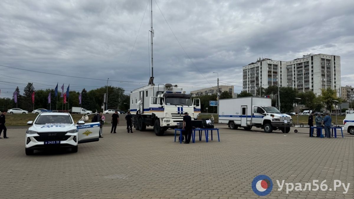 Почему у СКК «Оренбуржье» сегодня много полиции? Почему у СКК «Оренбуржье» сегодня много полиции?