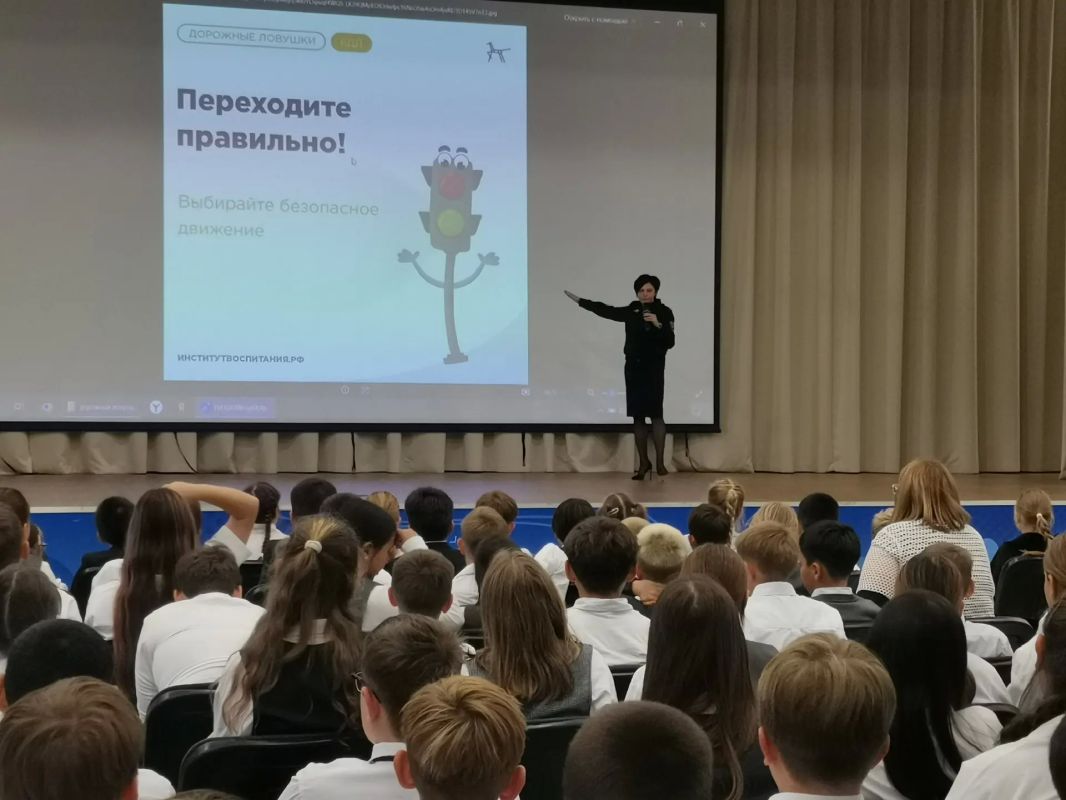 В рамках профилактического мероприятия «Внимание-дети!», сотрудники Госавтоинспекции Оренбурга продолжают проводить «Уроки дорожной безопасности» с детьми в школах В рамках профилактического мероприятия «Внимание-дети!», сотрудники Госавтоинспекции Оренбурга продолжают проводить «Уроки дорожной безопасности» с детьми в школах