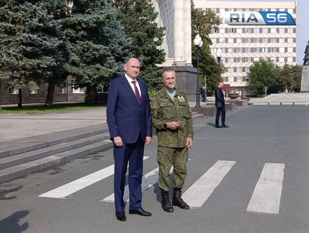 В Оренбурге наградили лучших работников скорой помощи и обновили автопарк службы В Оренбурге наградили лучших работников скорой помощи и обновили автопарк службы
