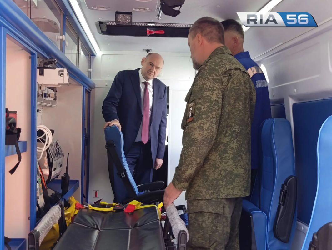 В Оренбурге наградили лучших работников скорой помощи и обновили автопарк службы В Оренбурге наградили лучших работников скорой помощи и обновили автопарк службы