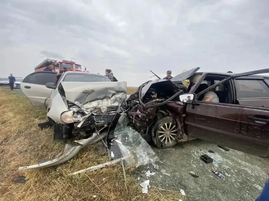 Шесть пострадавших и две машины "всмятку" — водитель спровоцировал аварию во время обгона в Оренбургской области