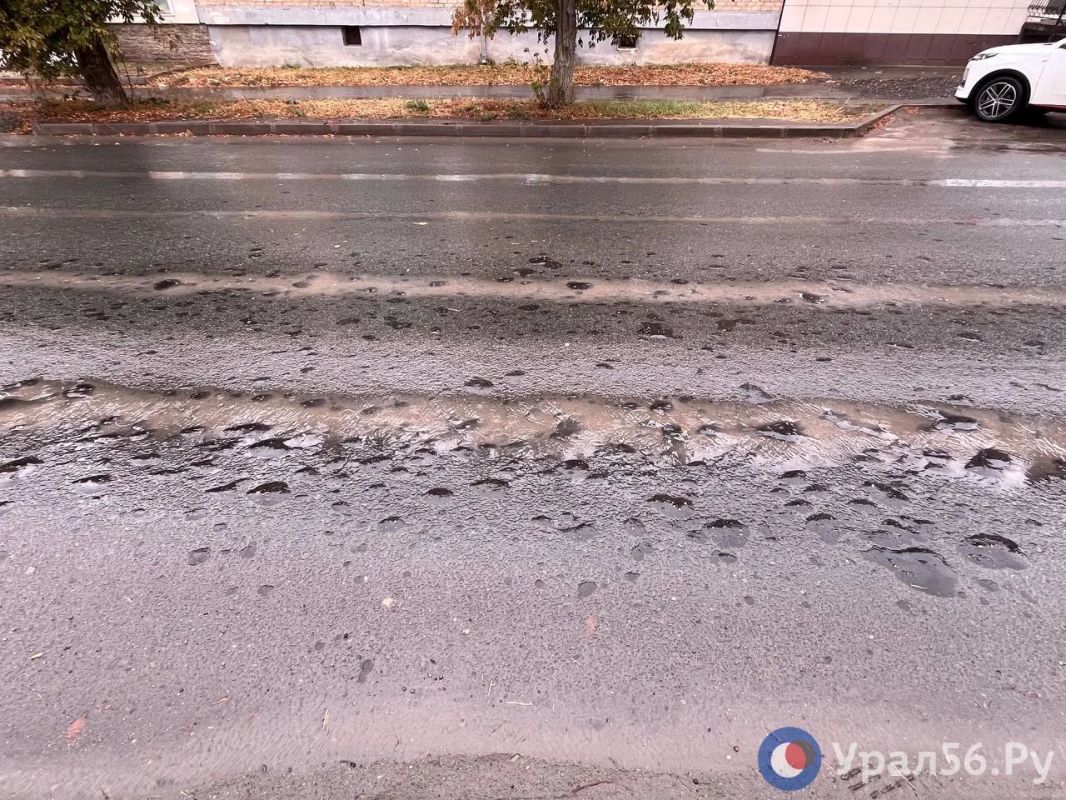«Смола» под колесами: В Орске не изменилось состояние дороги, испорченной из-за ремонта улицы Макаренко «Смола» под колесами: В Орске не изменилось состояние дороги, испорченной из-за ремонта улицы Макаренко