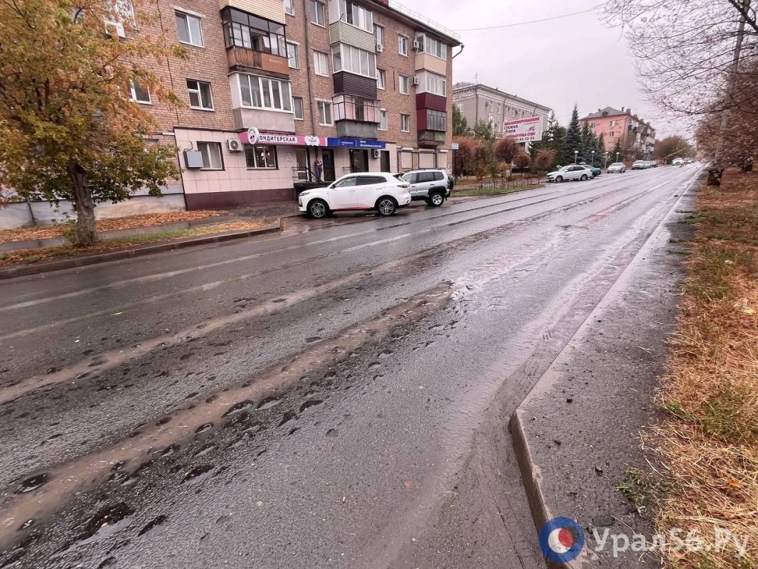 «Смола» под колесами: В Орске не изменилось состояние дороги, испорченной из-за ремонта улицы Макаренко «Смола» под колесами: В Орске не изменилось состояние дороги, испорченной из-за ремонта улицы Макаренко