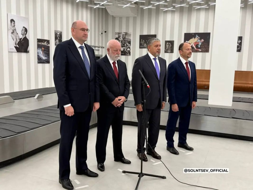 Президенту России Владимиру Путину презентовали новый терминал аэропорта в Оренбурге Президенту России Владимиру Путину презентовали новый терминал аэропорта в Оренбурге