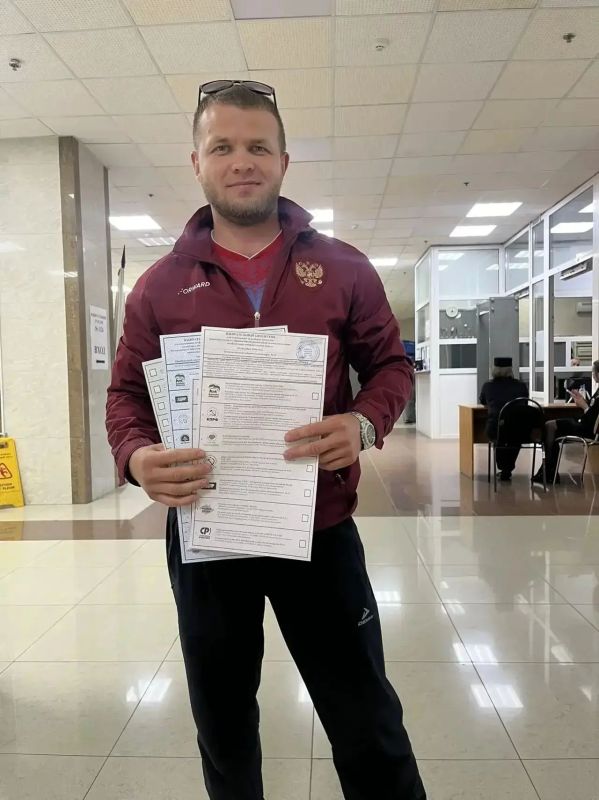 Спортсмены и тренеры Оренбурга сегодня активно голосуют на выборах Спортсмены и тренеры Оренбурга сегодня активно голосуют на выборах