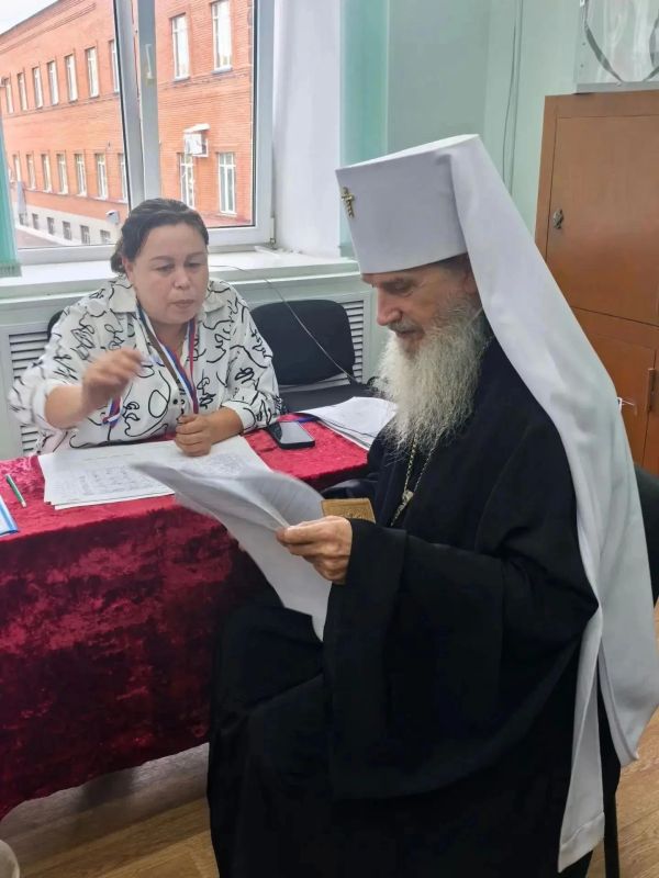 В голосовании приняли участие митрополит Оренбургский и Саракташский Пётр и муфтий Альфитхазрат Шарипов