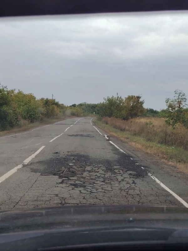 «Долго ли мы будем убивать наши машины по этой дороге?»: В Оренбургской области дорога между селами в критическом состоянии «Долго ли мы будем убивать наши машины по этой дороге?»: В Оренбургской области дорога между селами в критическом состоянии