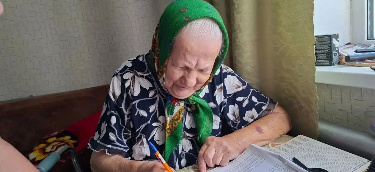 Оренбуржцы голосуют на избирательных участках и на дому Оренбуржцы голосуют на избирательных участках и на дому