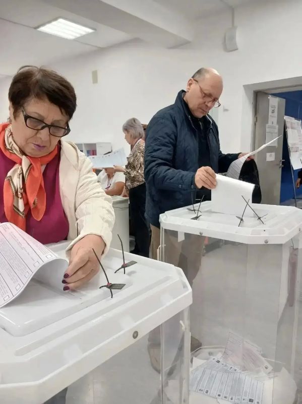 Сотрудники промышленных предприятий Оренбуржья голосуют на выборах Сотрудники промышленных предприятий Оренбуржья голосуют на выборах
