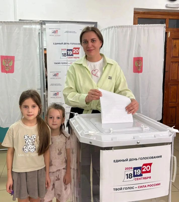 В это субботнее утро на избирательных участках много впервые голосующих В это субботнее утро на избирательных участках много впервые голосующих