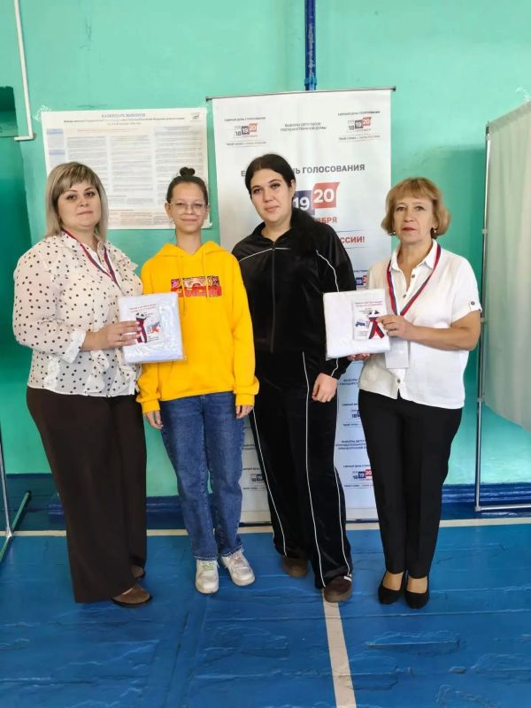 В это субботнее утро на избирательных участках много впервые голосующих В это субботнее утро на избирательных участках много впервые голосующих