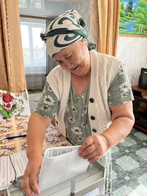Оренбуржцы голосуют на избирательных участках и на дому Оренбуржцы голосуют на избирательных участках и на дому