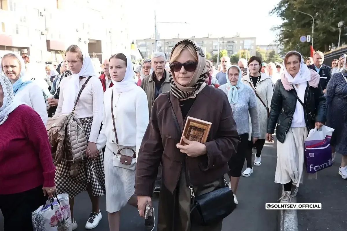 Евгений Солнцев: "Крестный ход — это живая связь поколений" Евгений Солнцев: "Крестный ход — это живая связь поколений"