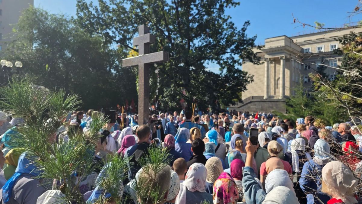 Праздник, который объединяет: в Оренбурге прошёл традиционный Крестный ход в честь Рождества Пресвятой Богородицы Праздник, который объединяет: в Оренбурге прошёл традиционный Крестный ход в честь Рождества Пресвятой Богородицы