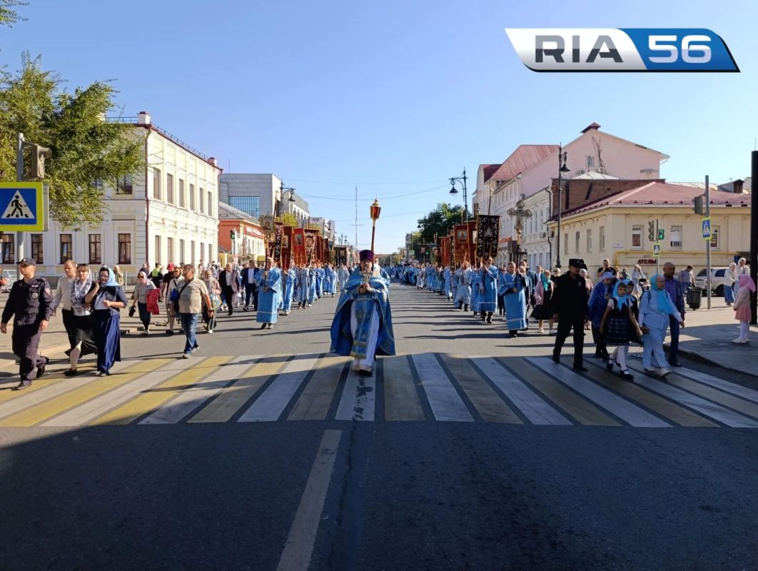 В Оренбурге прошел Крестный ход в честь Рождества Пресвятой Богородицы Сегодня тысячи верующих начали шествие от Никольского кафедрального собора В Оренбурге прошел Крестный ход в честь Рождества Пресвятой Богородицы Сегодня тысячи верующих начали шествие от Никольского кафедрального собора