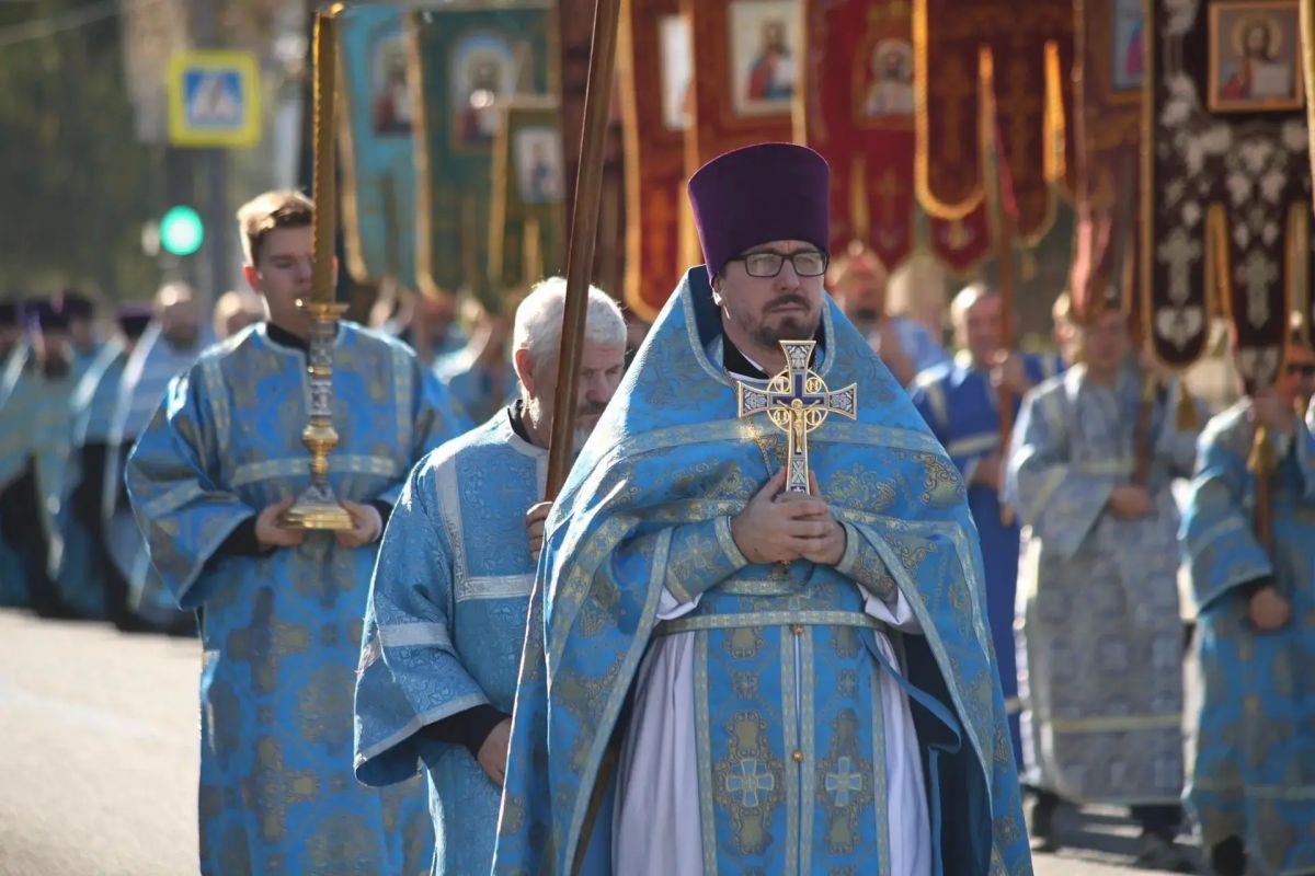 Праздник, который объединяет: в Оренбурге прошёл традиционный Крестный ход в честь Рождества Пресвятой Богородицы Праздник, который объединяет: в Оренбурге прошёл традиционный Крестный ход в честь Рождества Пресвятой Богородицы